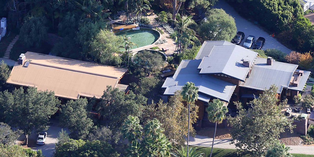 brad-pitt-vende-casa-embrujada