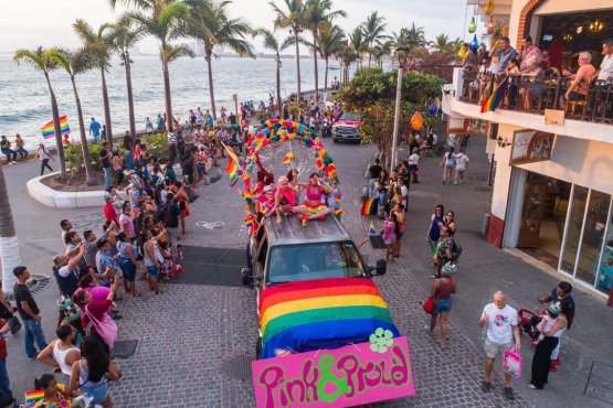 comunidad-lgbtq-en-puerto-vallarta-motor-turistico