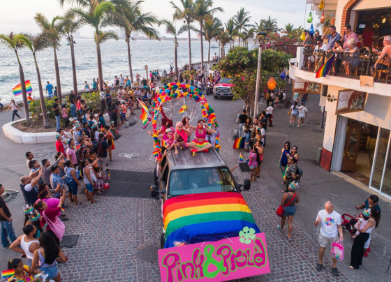 comunidad-lgbtq-en-puerto-vallarta-motor-turistico