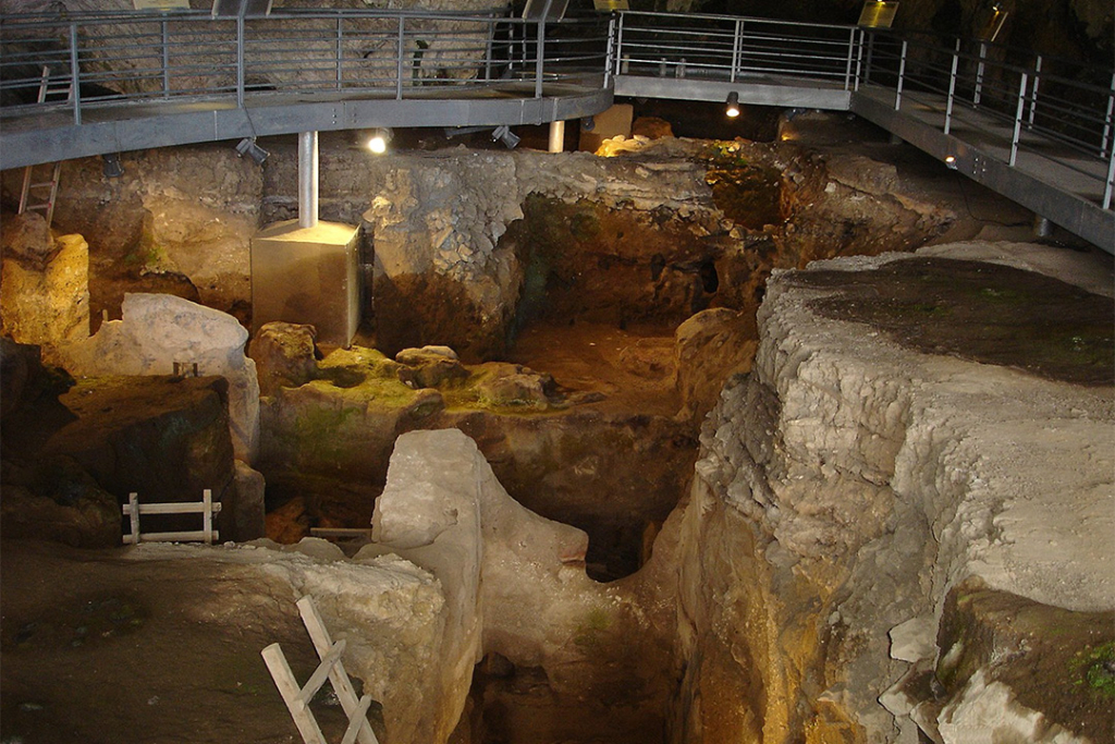 entrada-de-cueva-de-theopetra