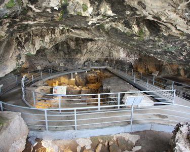 cueva-de-thepetra-en-grecia-origen-de-la-arquitectura
