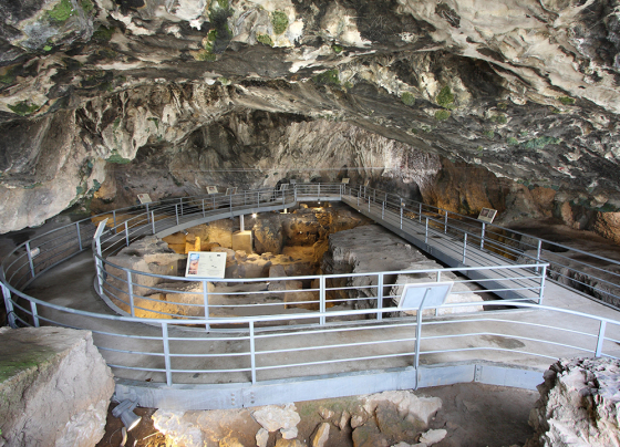 cueva-de-thepetra-en-grecia-origen-de-la-arquitectura